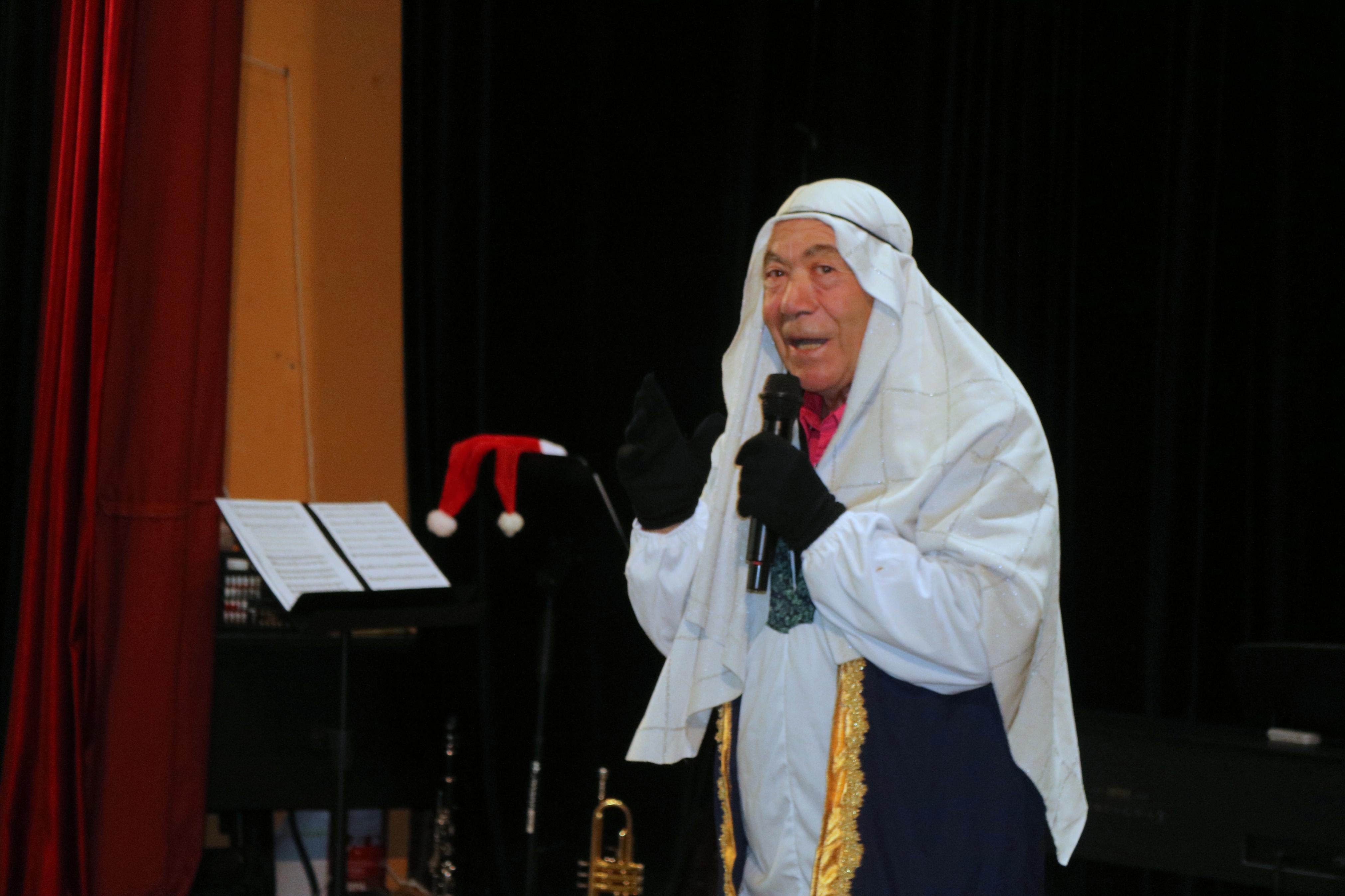 El Paje Real recogió las cartas de los niños y repartió numerosos regalos en Baltanás