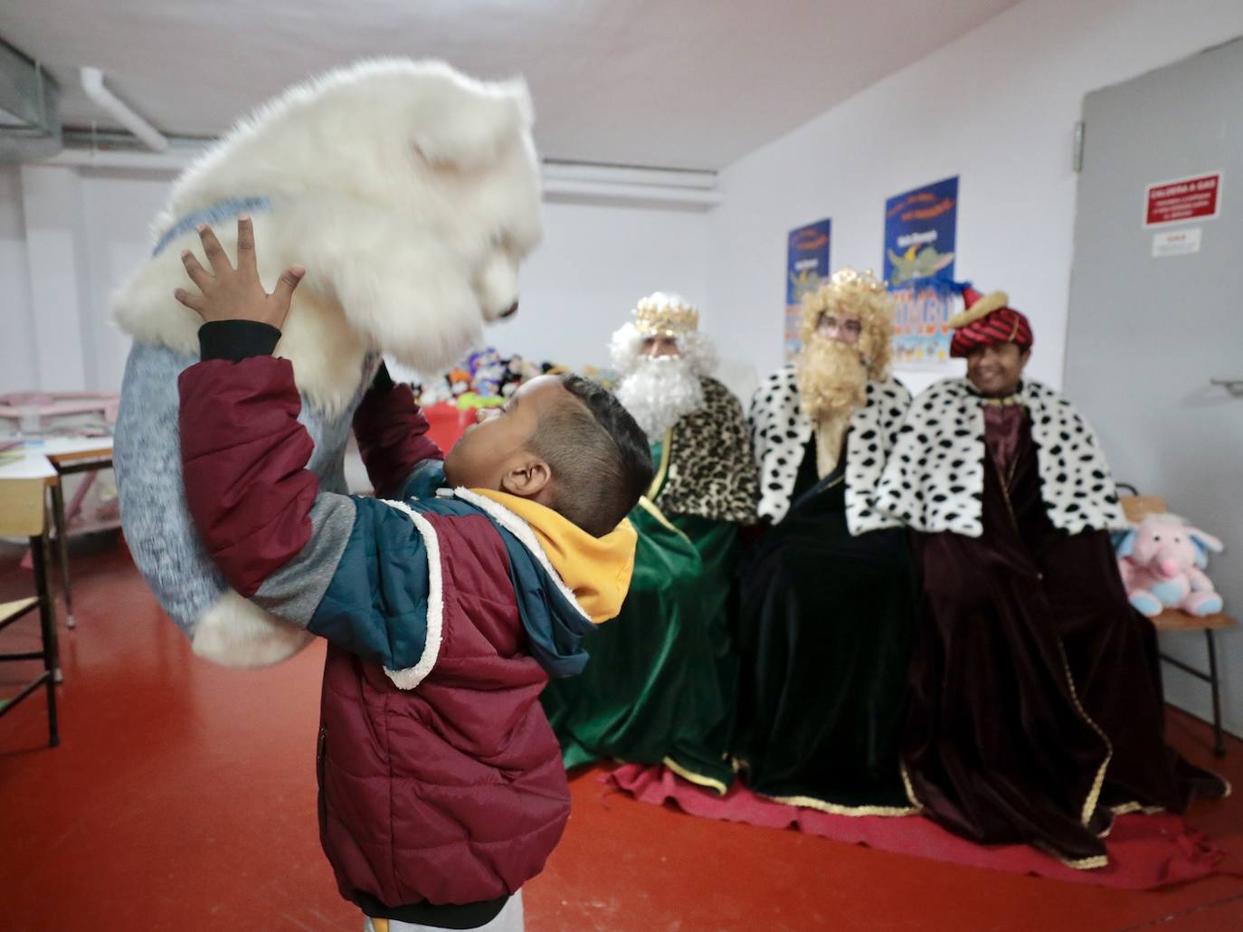 Cerca de 500 niños de 290 familias vulnerables de Valladolid, recibieron sus regalos de Reyes gracias a la plataforma 'Entre Todos Ayudamos' 