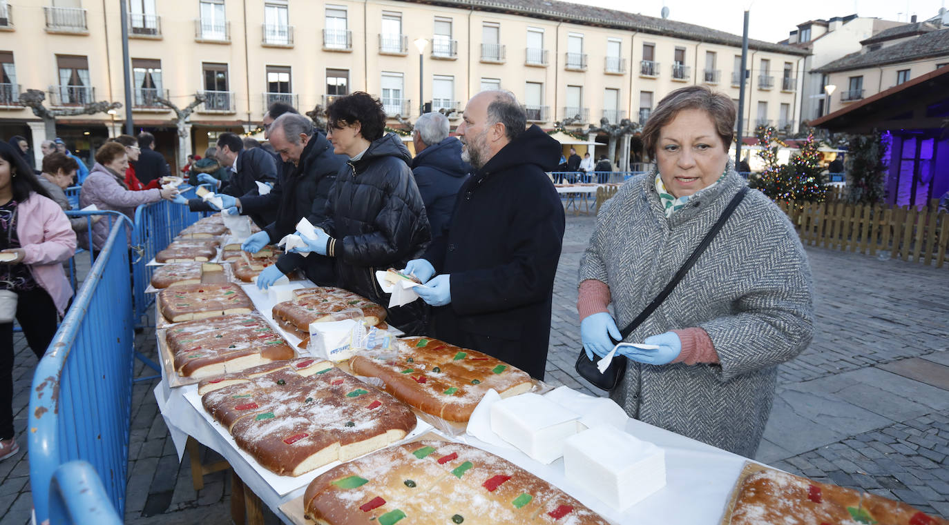 Se repartieron 7.500 raciones del dulce navideño en 75 minutos