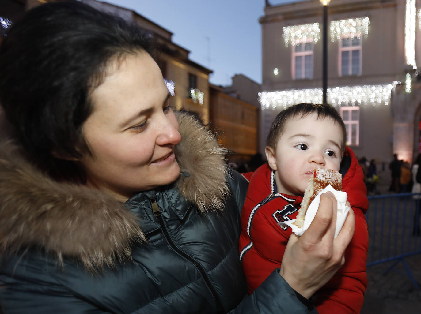 Se repartieron 7.500 raciones del dulce navideño en 75 minutos