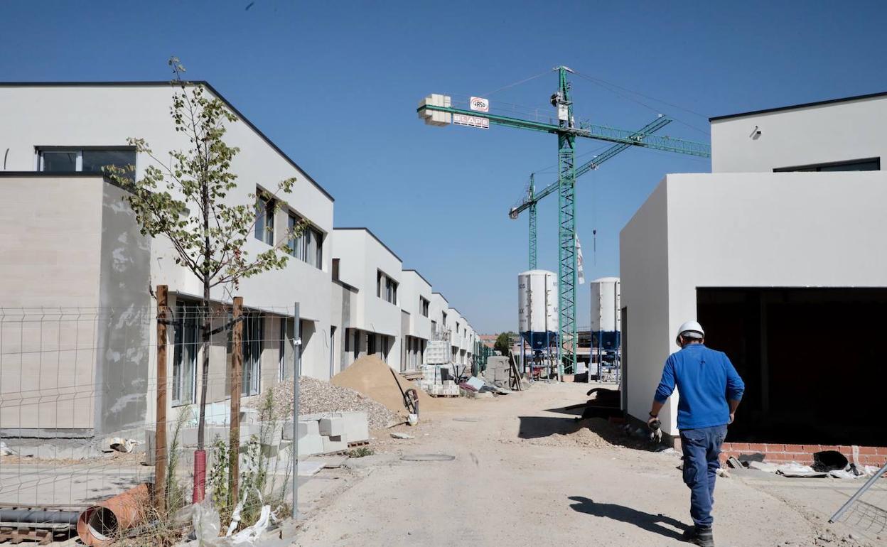 Construcción de viviendas en el barrio de El Peral. 