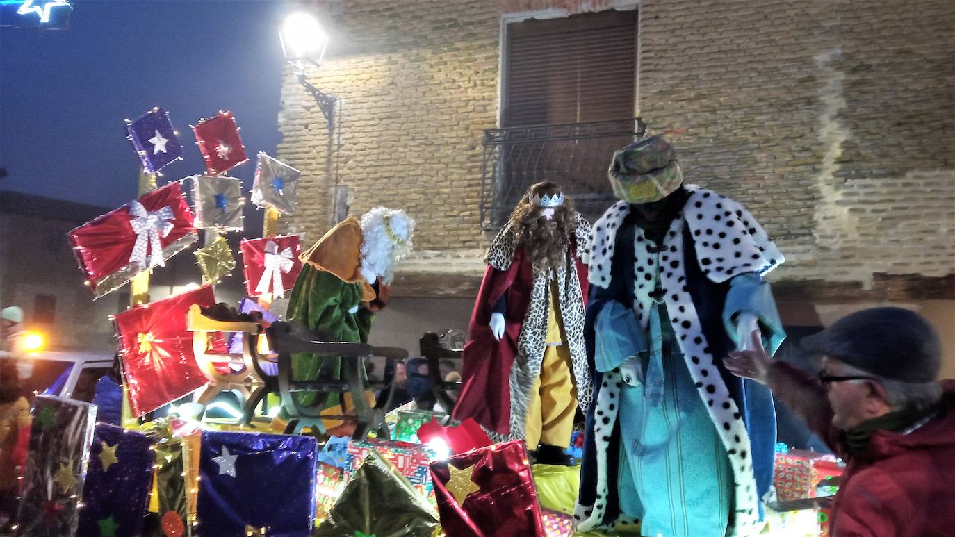 Fotos: Los Reyes Magos llenan de ilusión la provincia de Palencia