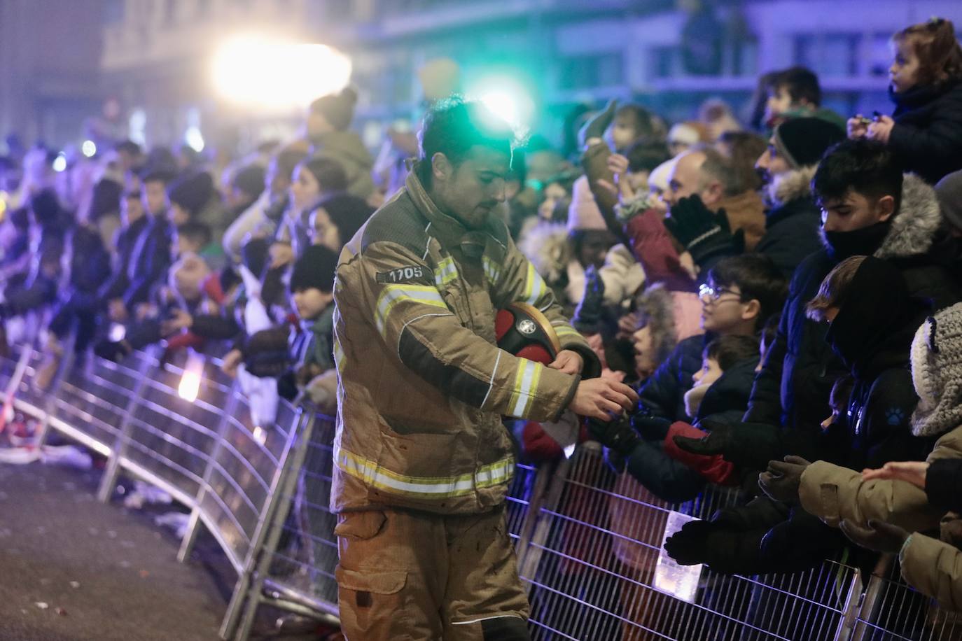 Fotos: Los Reyes Magos reparten ilusión y chucherías en Valladolid