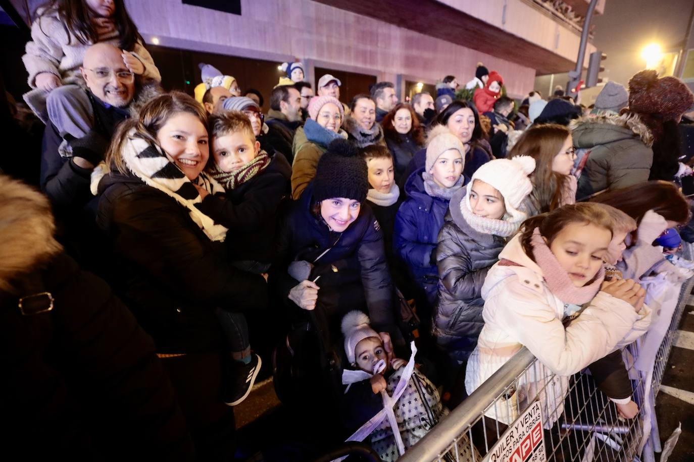 Fotos: Los Reyes Magos reparten ilusión y chucherías en Valladolid