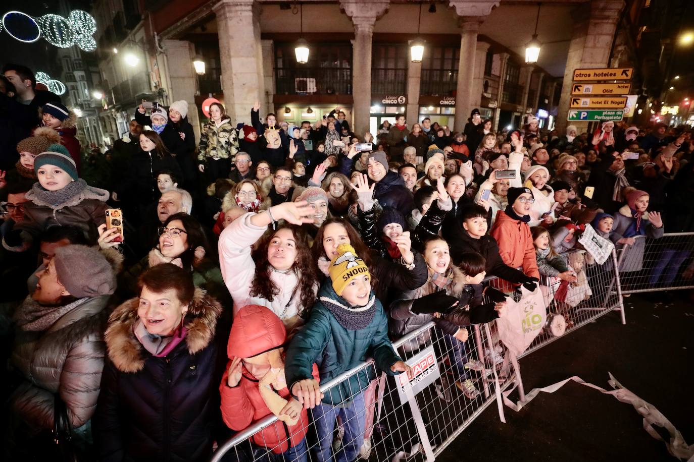 Fotos: Los Reyes Magos reparten ilusión y chucherías en Valladolid