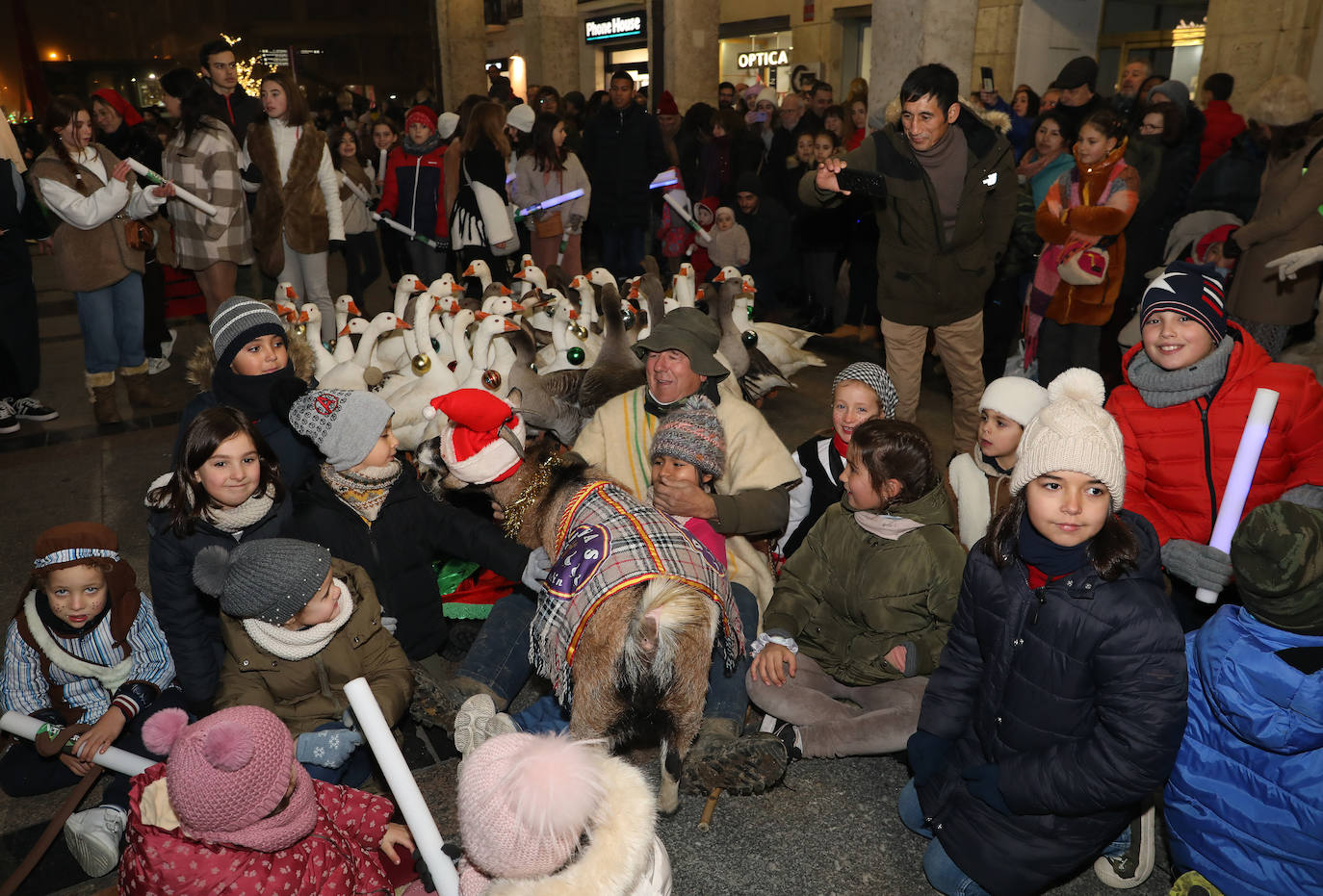 El desfile más multitudinario de la historia de la ciudad encandila a grandes y pequeños