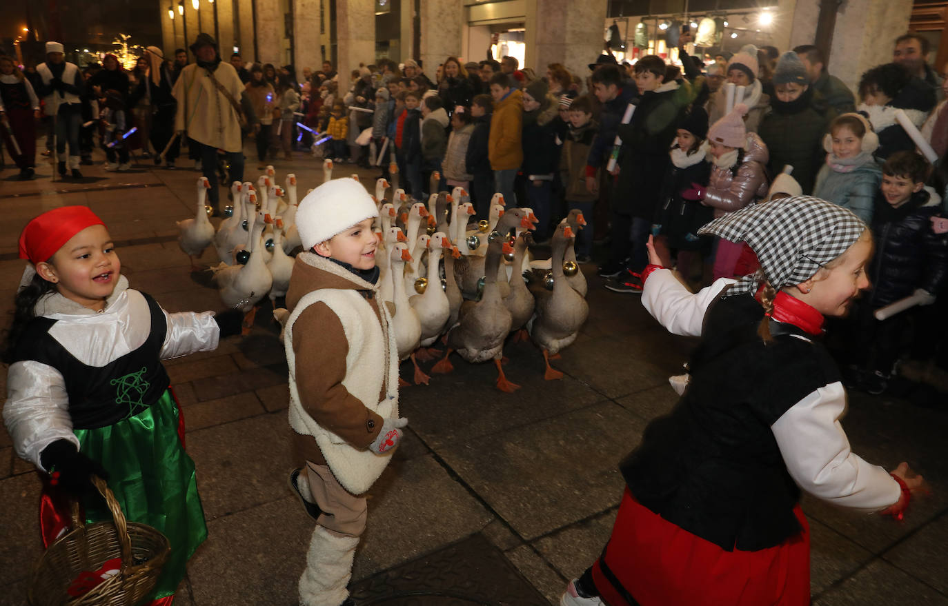 El desfile más multitudinario de la historia de la ciudad encandila a grandes y pequeños