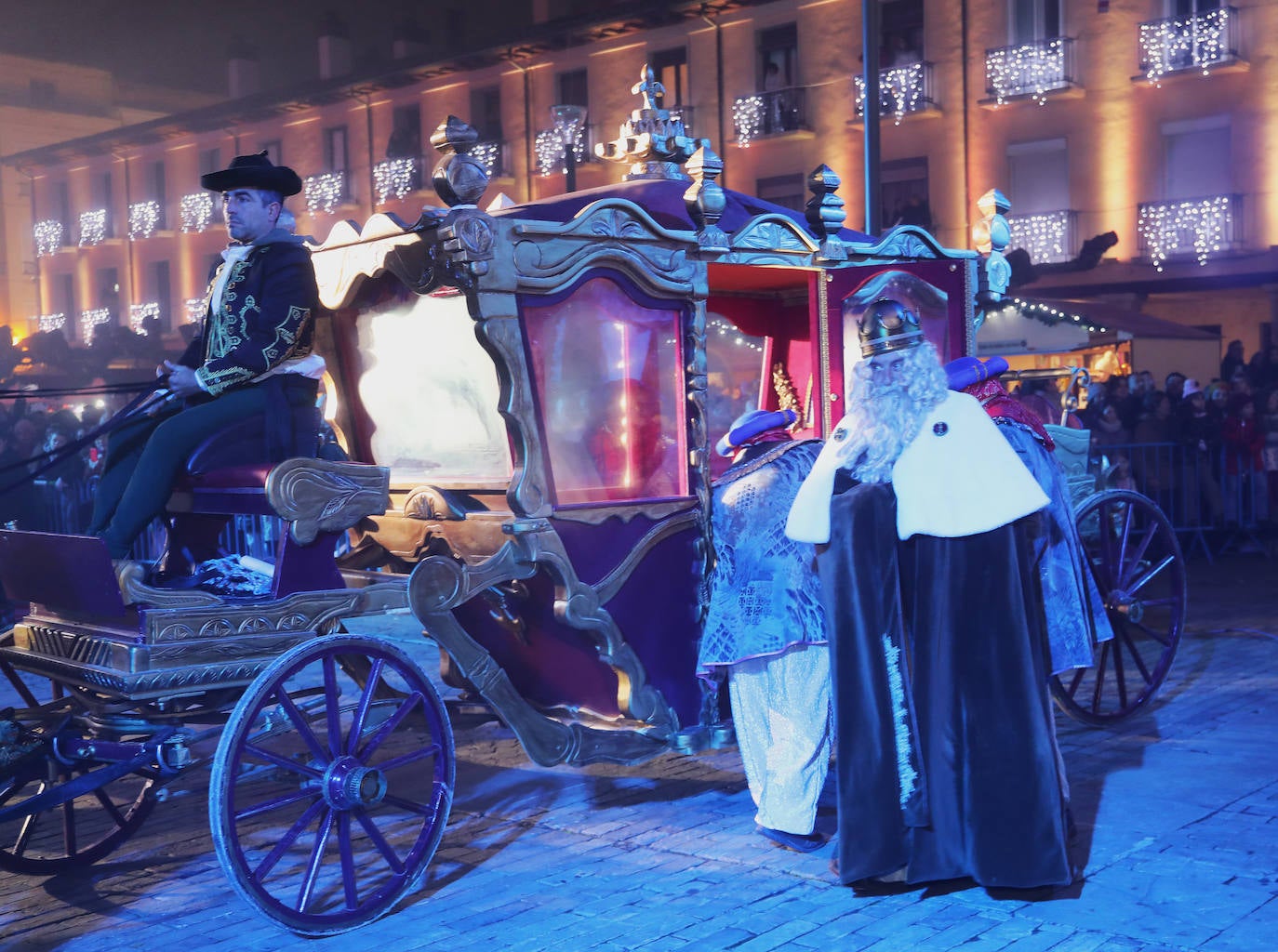 El desfile más multitudinario de la historia de la ciudad encandila a grandes y pequeños