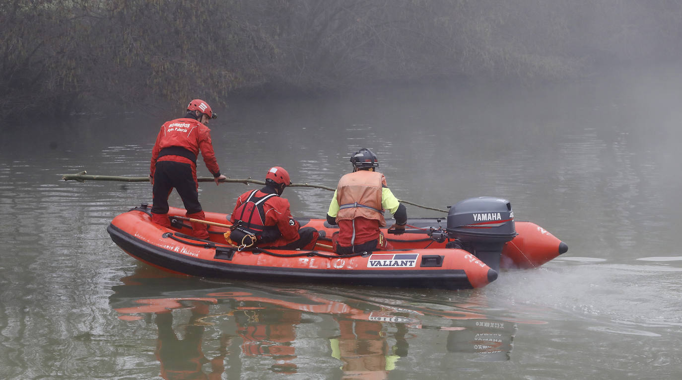 Fotos: Rescate de un conductor en el río Carrión