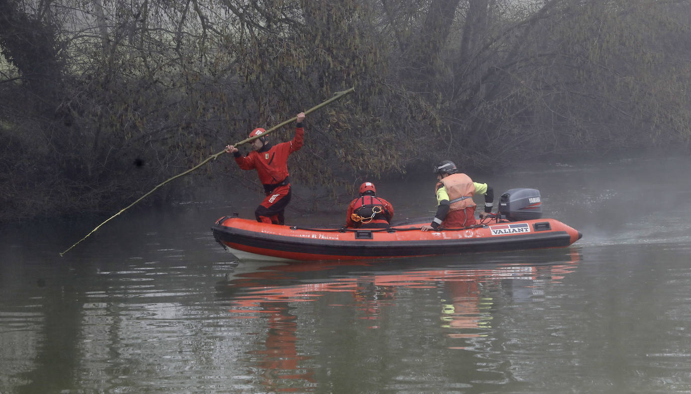 Fotos: Rescate de un conductor en el río Carrión