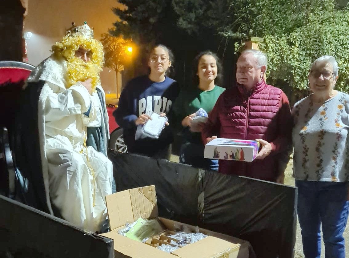 Cordovilla la Real ha brillado durante la Navidad con una esmerada decoración de árboles navideños