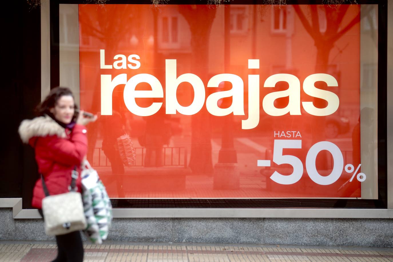 Fotos: Arrancan 50 días de rebajas, las últimas para El Corte Inglés de Constitución