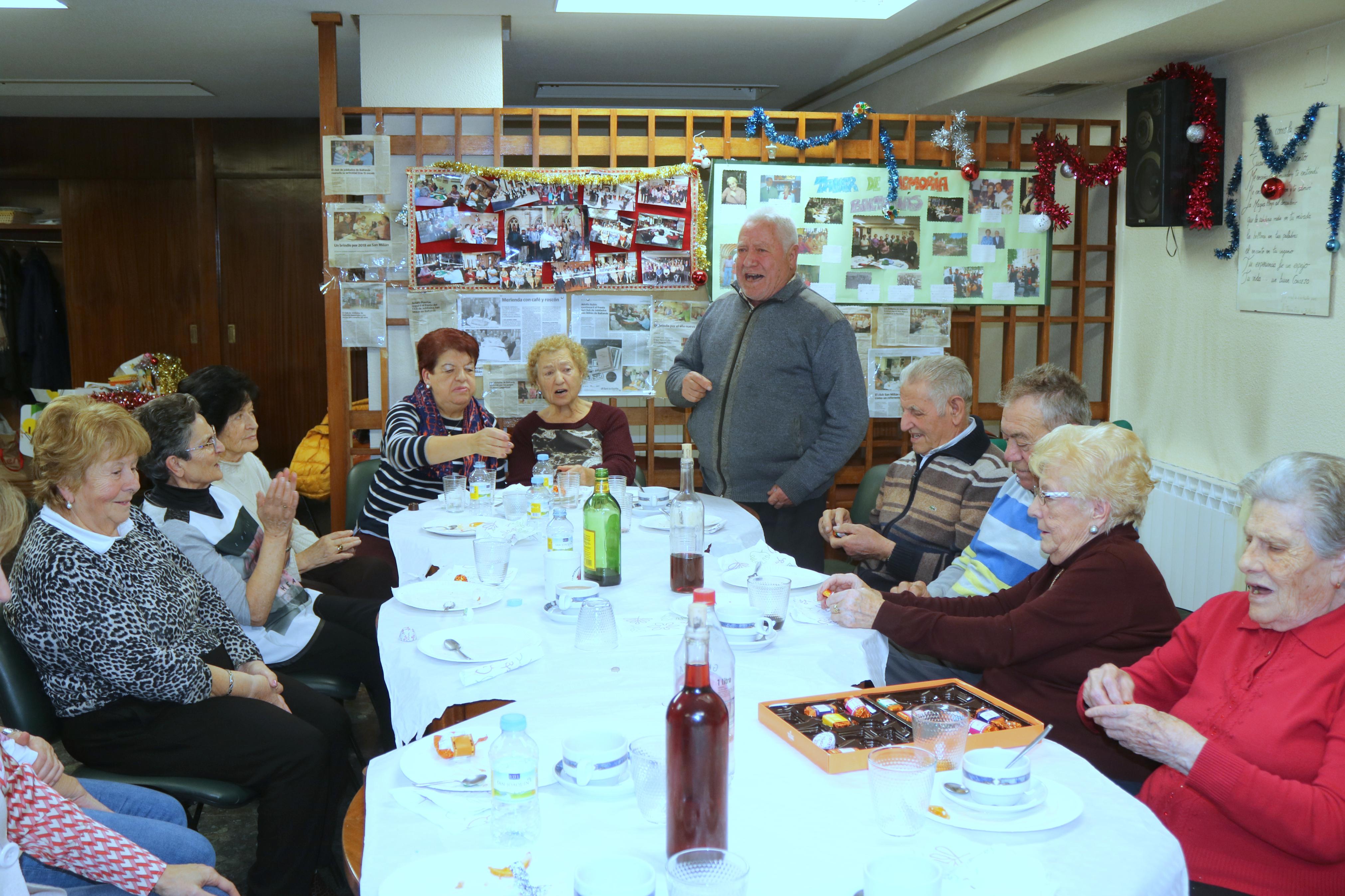 El Club de Jubilados 'San Millán' celebró el tradicional encuentro navideño