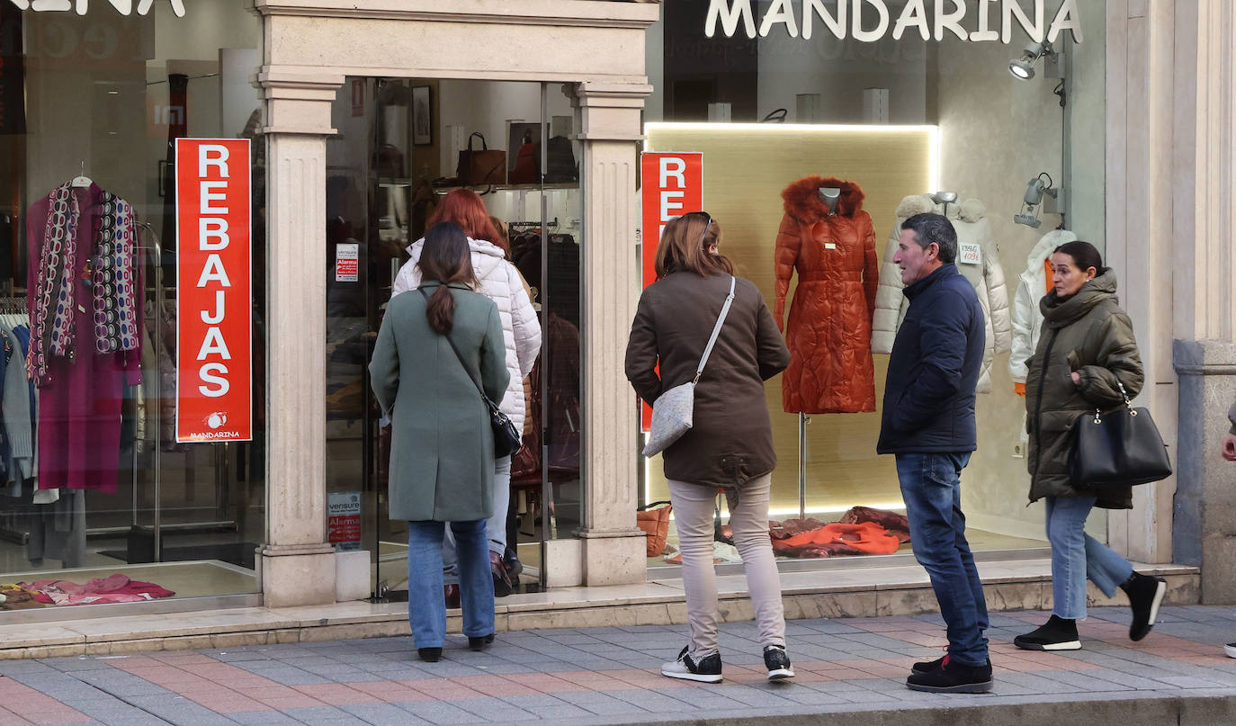 Fotos: El comercio abre el año con unas rebajas sin la esencia de las de antes