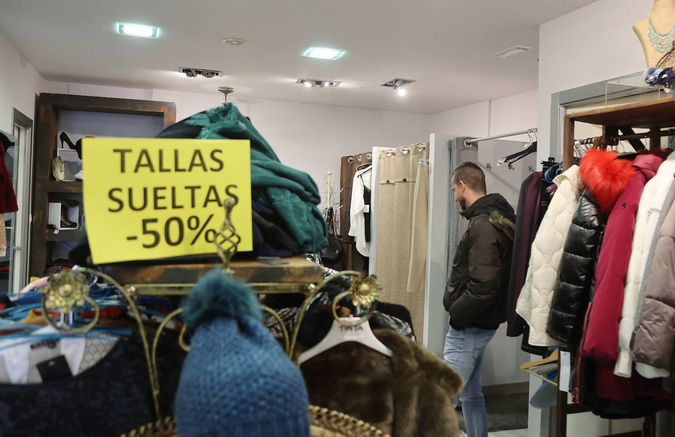 Fotos: El comercio abre el año con unas rebajas sin la esencia de las de antes