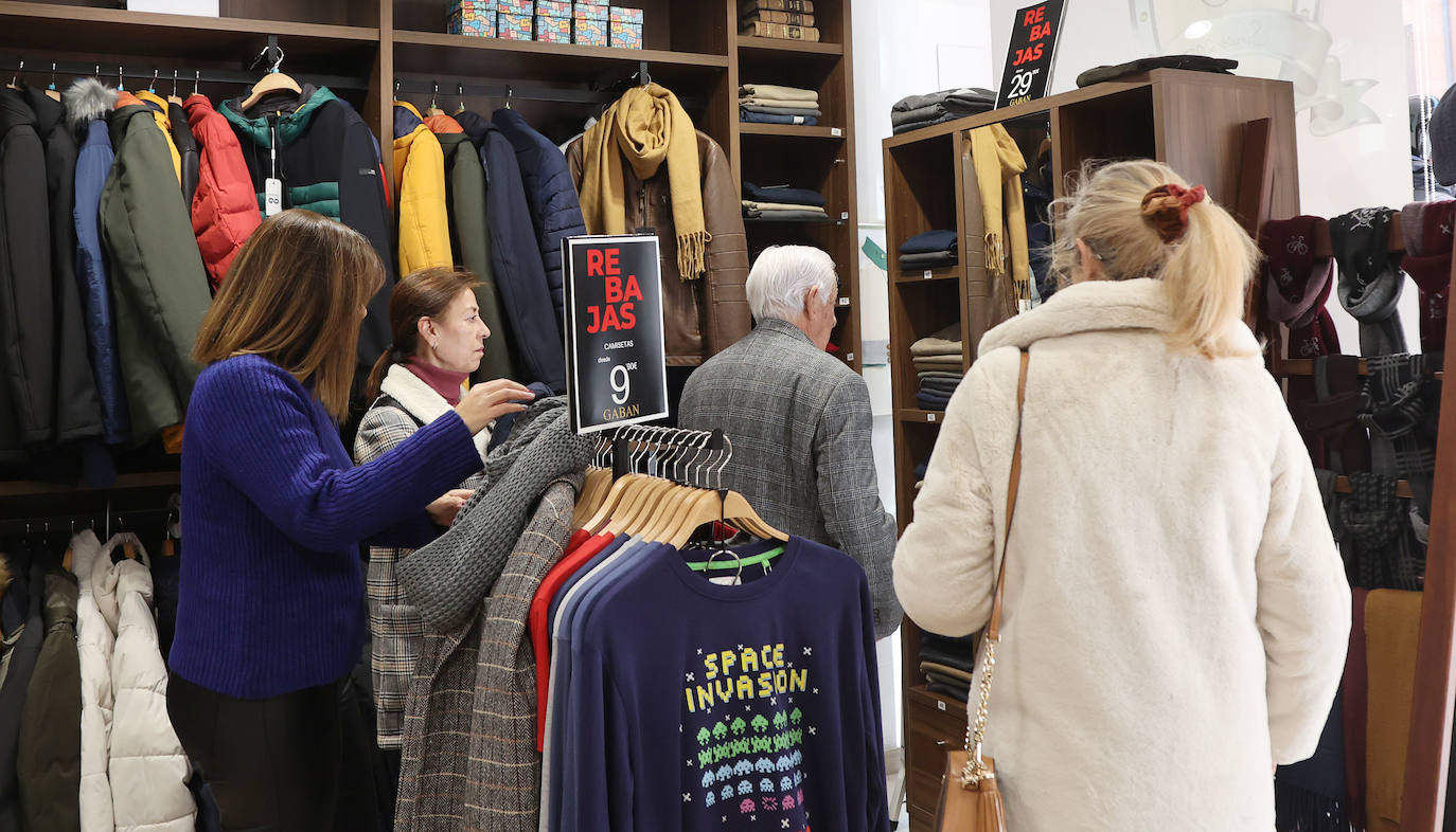 Fotos: El comercio abre el año con unas rebajas sin la esencia de las de antes