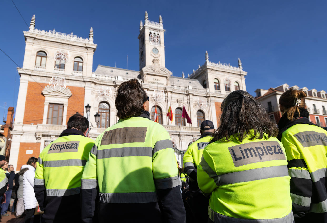 Fotos: Minuto de silencio en honor al trabajador municipal fallecido en Valladolid