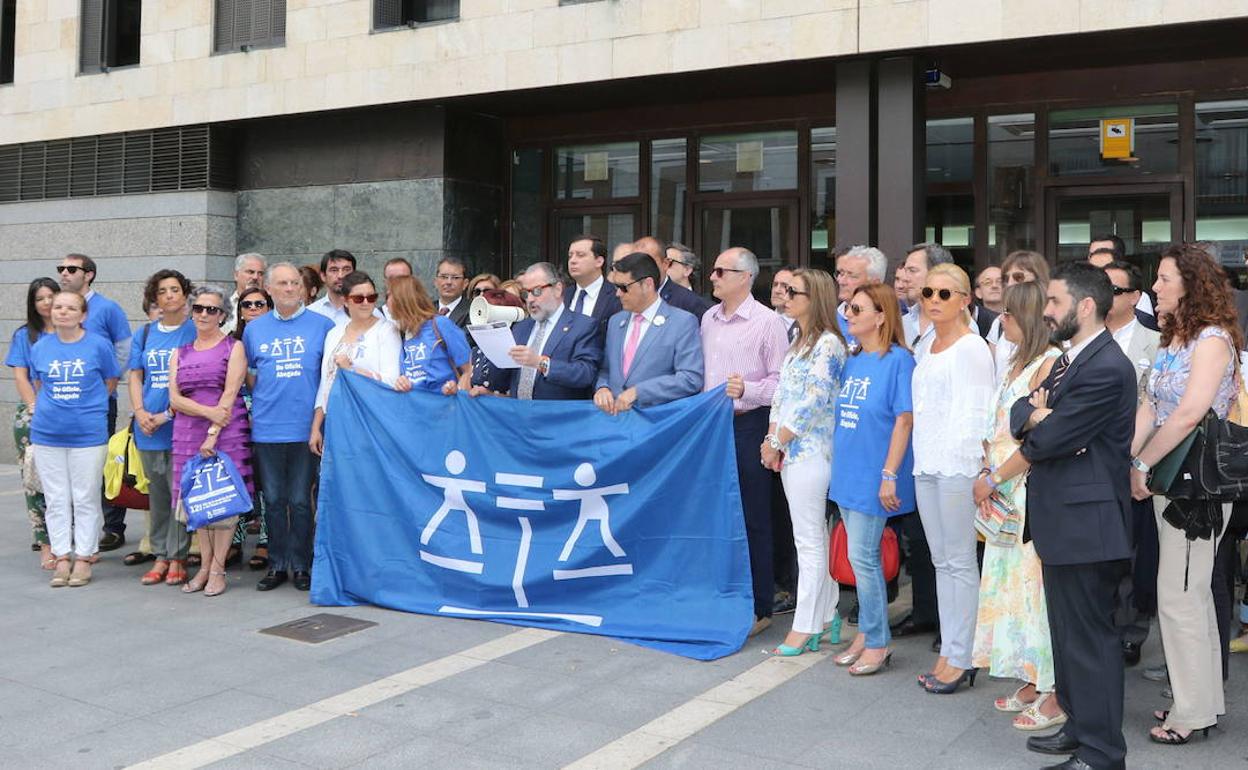 Lectura del manifiesto en el Día del Turno de Oficio. 