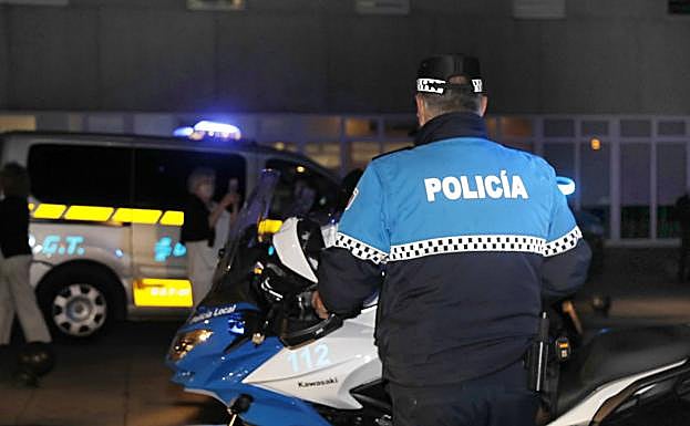 Circula con daños en su vehículo tras impactar con otro y cuadruplica la tasa de alcoholemia