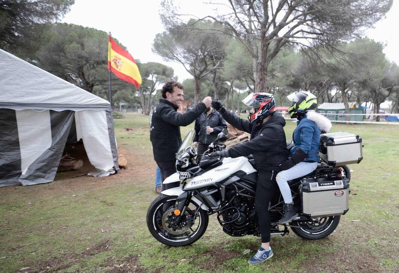 Llegada de los primeros participantes de la concentración del Club Valladolid Riders a las instalaciones de Pingüinos