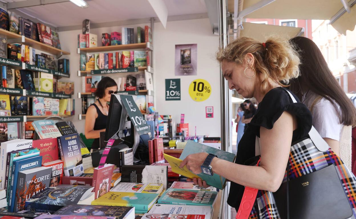 Una de las casetas de la pasada Feria del Libro de Valladolid. 