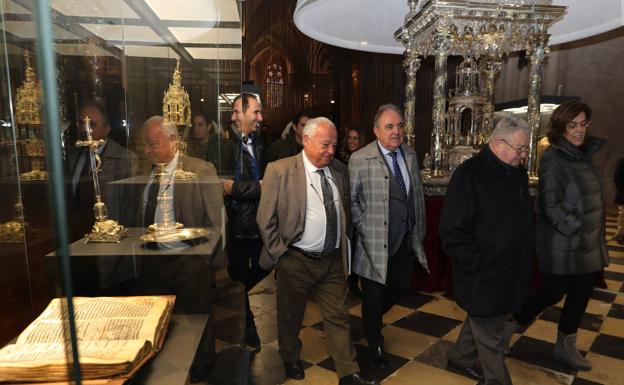 Los representantes institucionales, en la clausura de 'Renacer'.