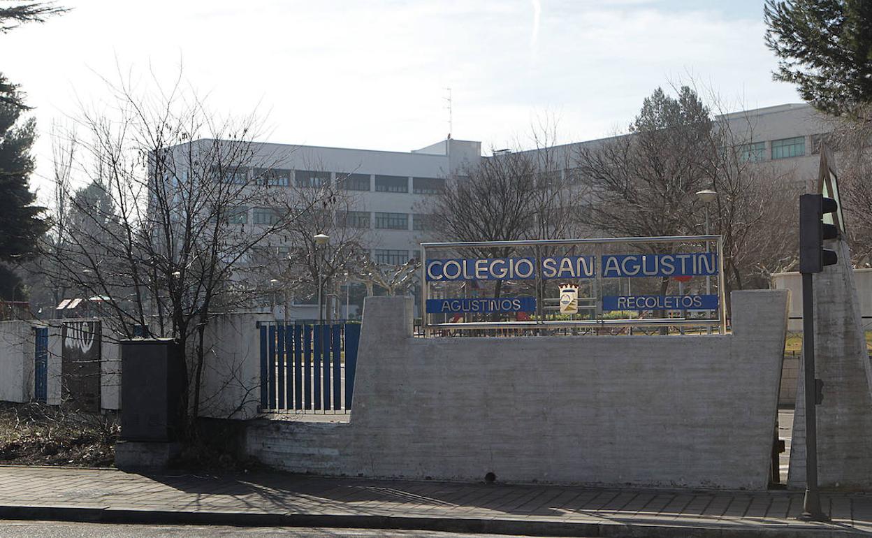 Entrada al colegio San Agustín de Valladolid 