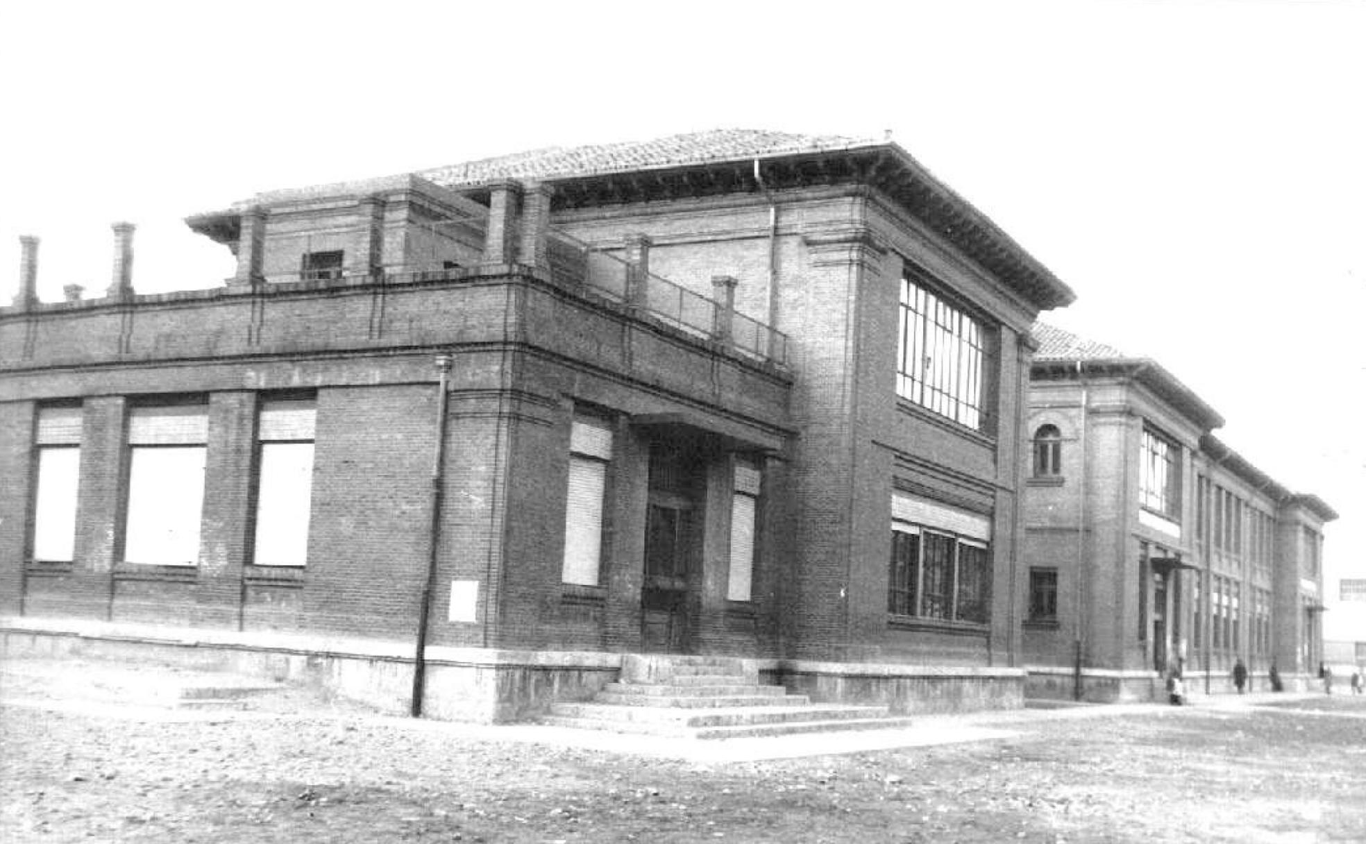 El Colegio Gonzalo de Córdoba, antiguo Pablo Iglesias, en los años 50. 