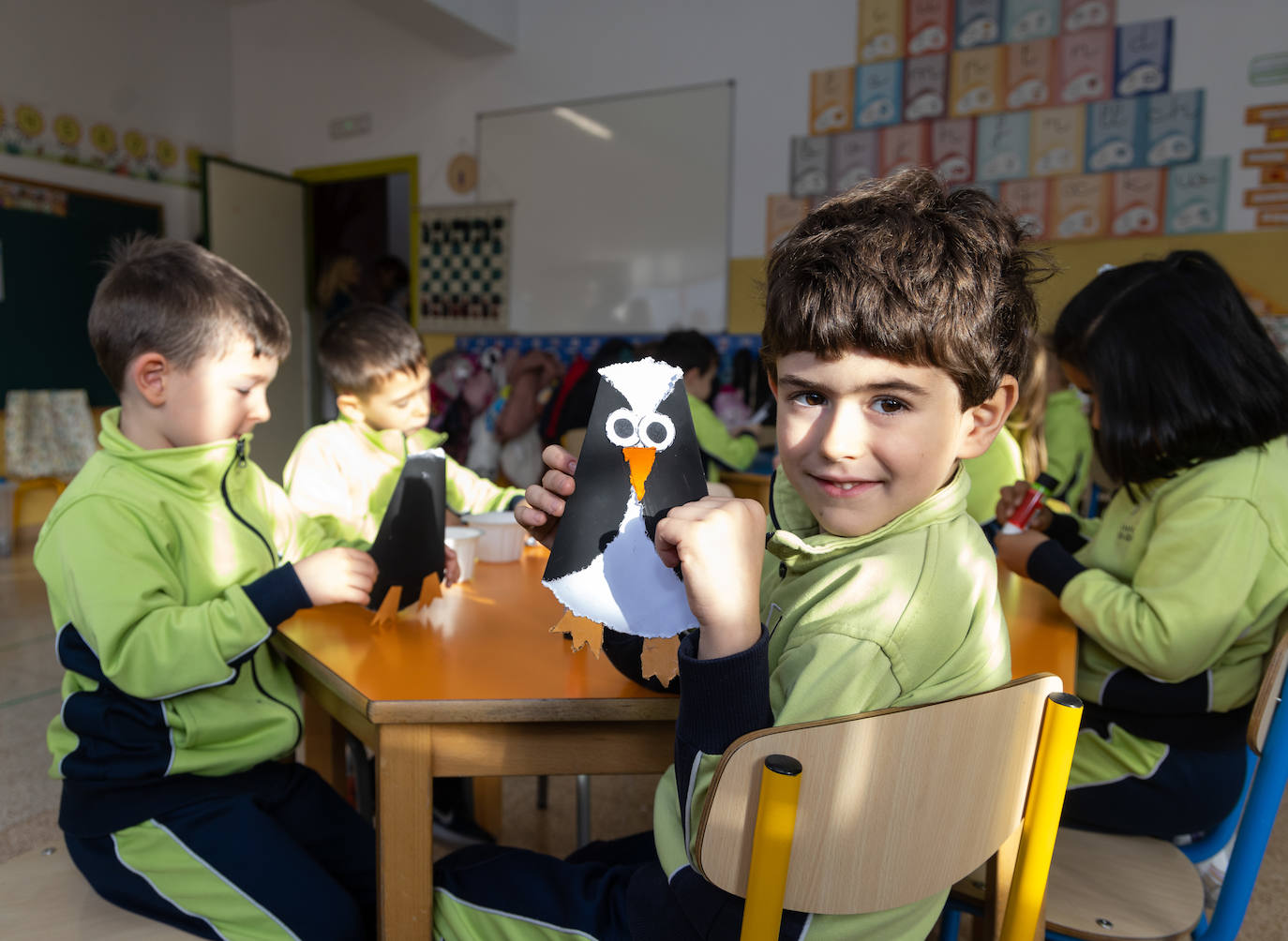 Imagen secundaria 2 - Un colegio de Valladolid apadrina 130 pingüinos en la Antártida