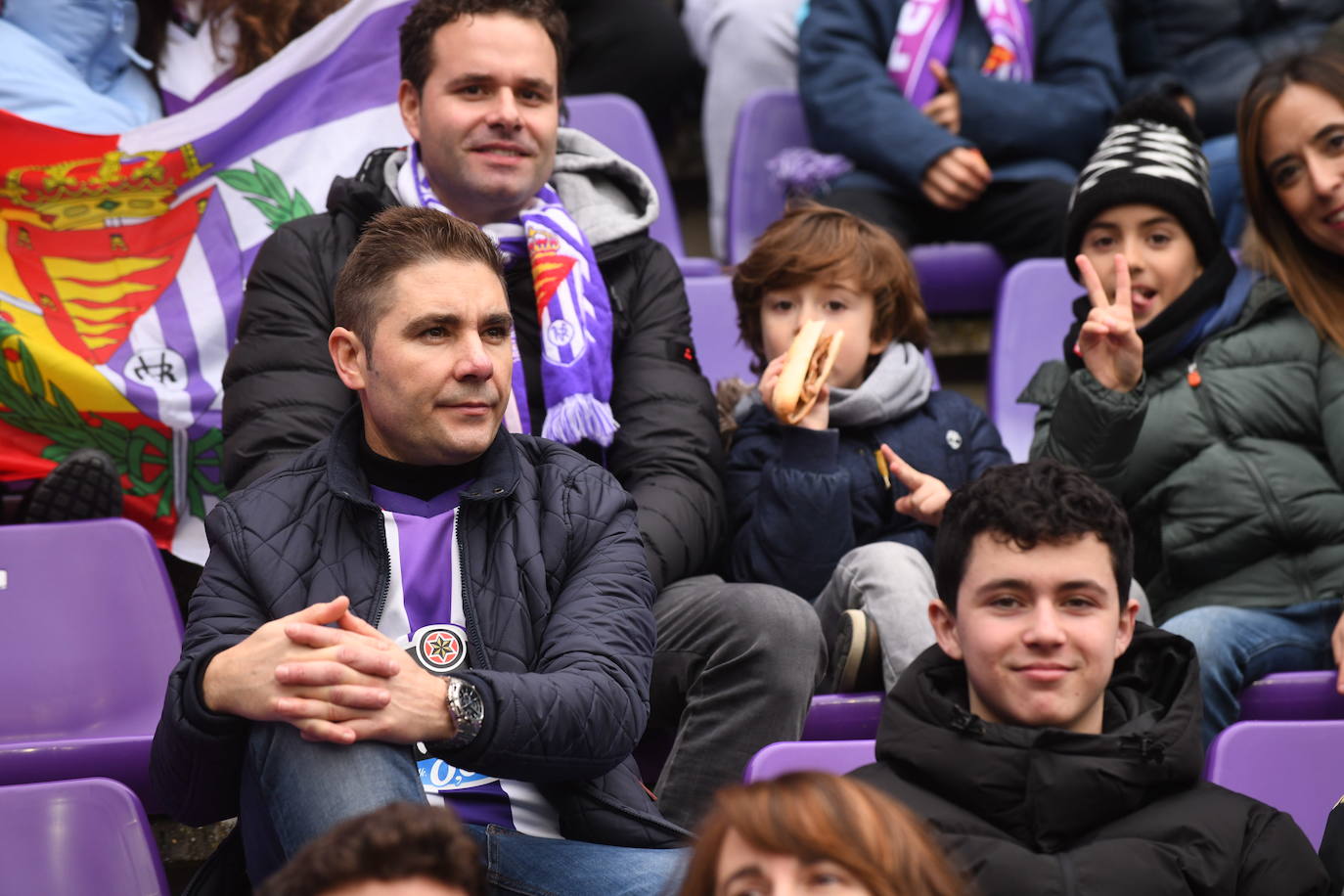 Fotos: Búscate en la grada del Real Valladolid-Rayo Vallecano (1/4)
