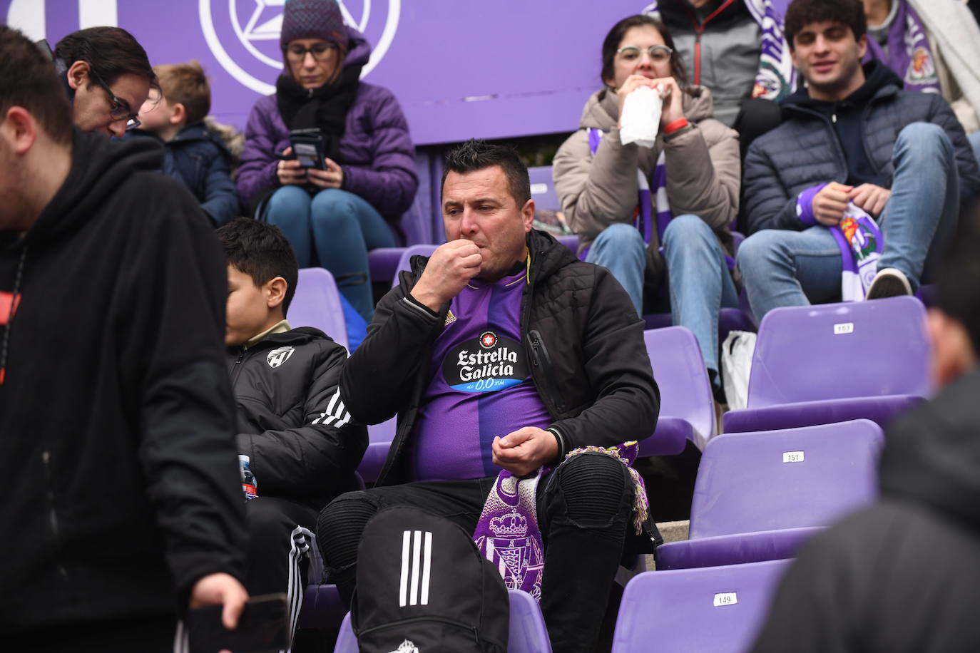 Fotos: Búscate en la grada del Real Valladolid-Rayo Vallecano (1/4)