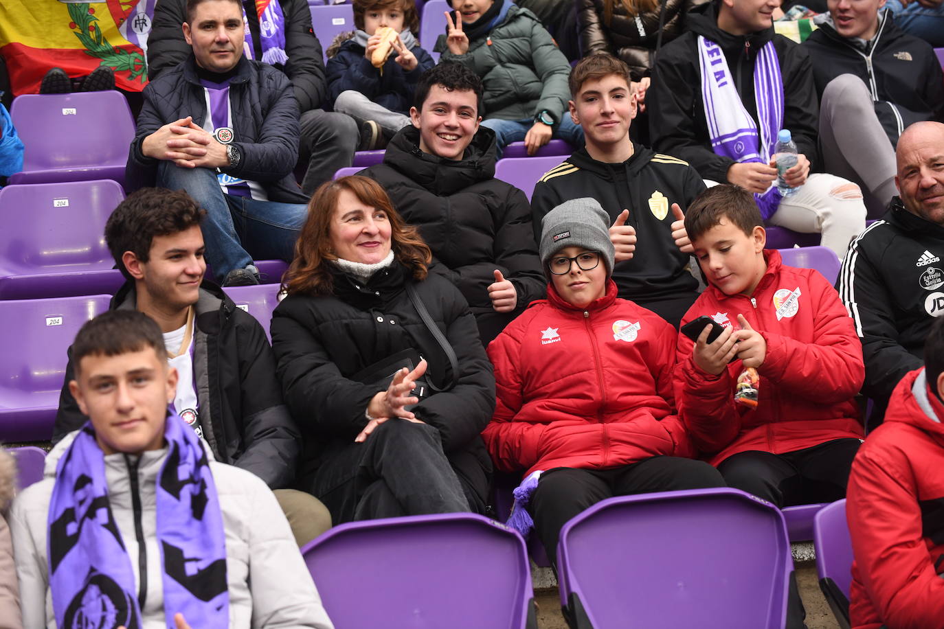 Fotos: Búscate en la grada del Real Valladolid-Rayo Vallecano (2/4)