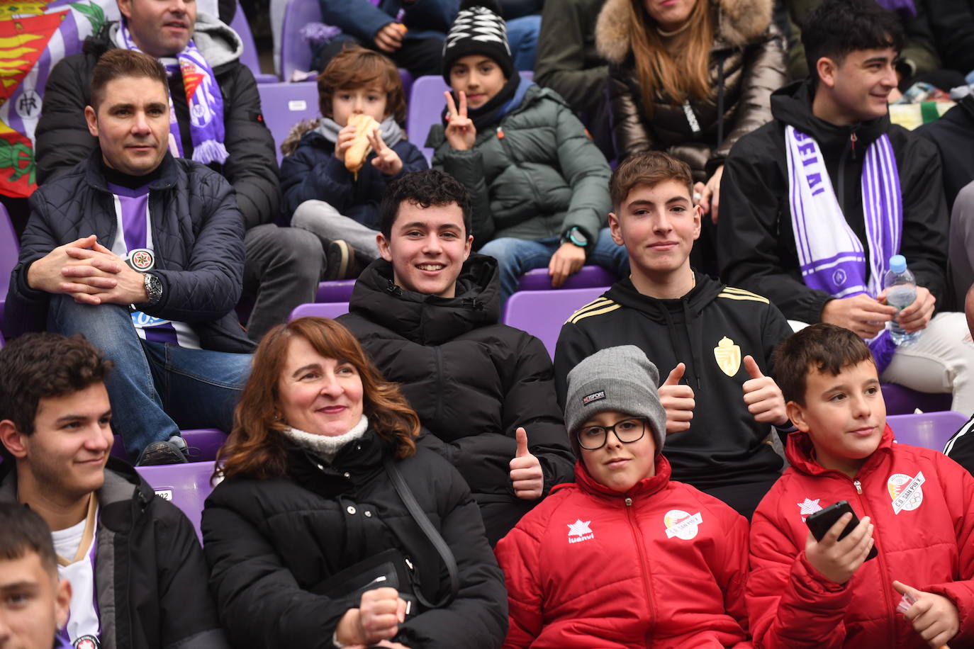 Fotos: Búscate en la grada del Real Valladolid-Rayo Vallecano (2/4)