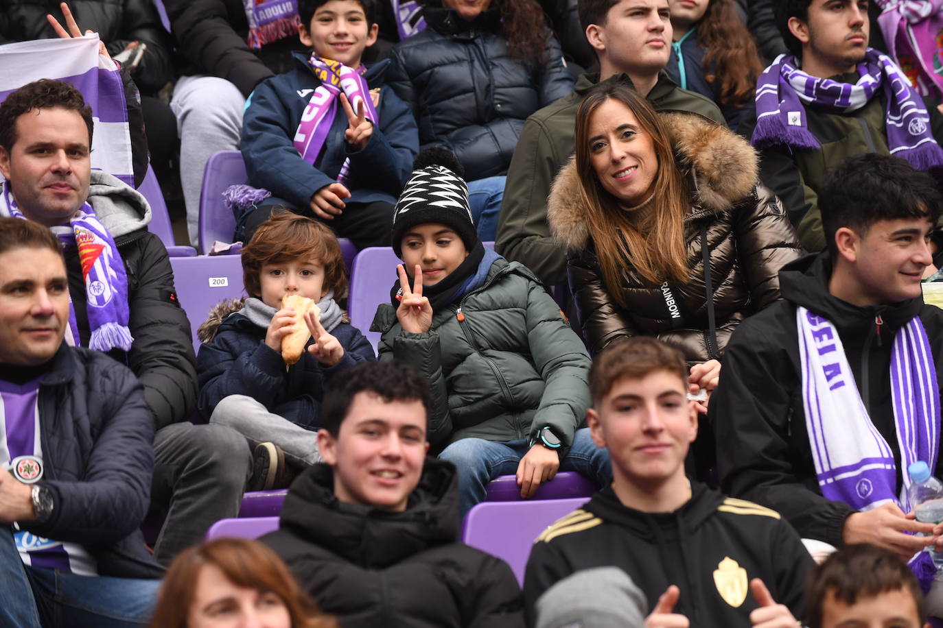 Fotos: Búscate en la grada del Real Valladolid-Rayo Vallecano (2/4)