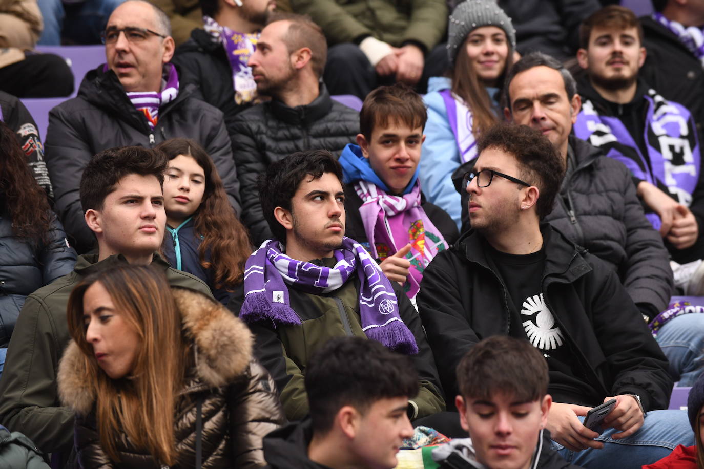 Fotos: Búscate en la grada del Real Valladolid-Rayo Vallecano (2/4)