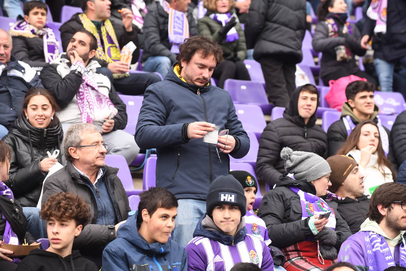 Fotos: Búscate en la grada del Real Valladolid-Rayo Vallecano (3/4)