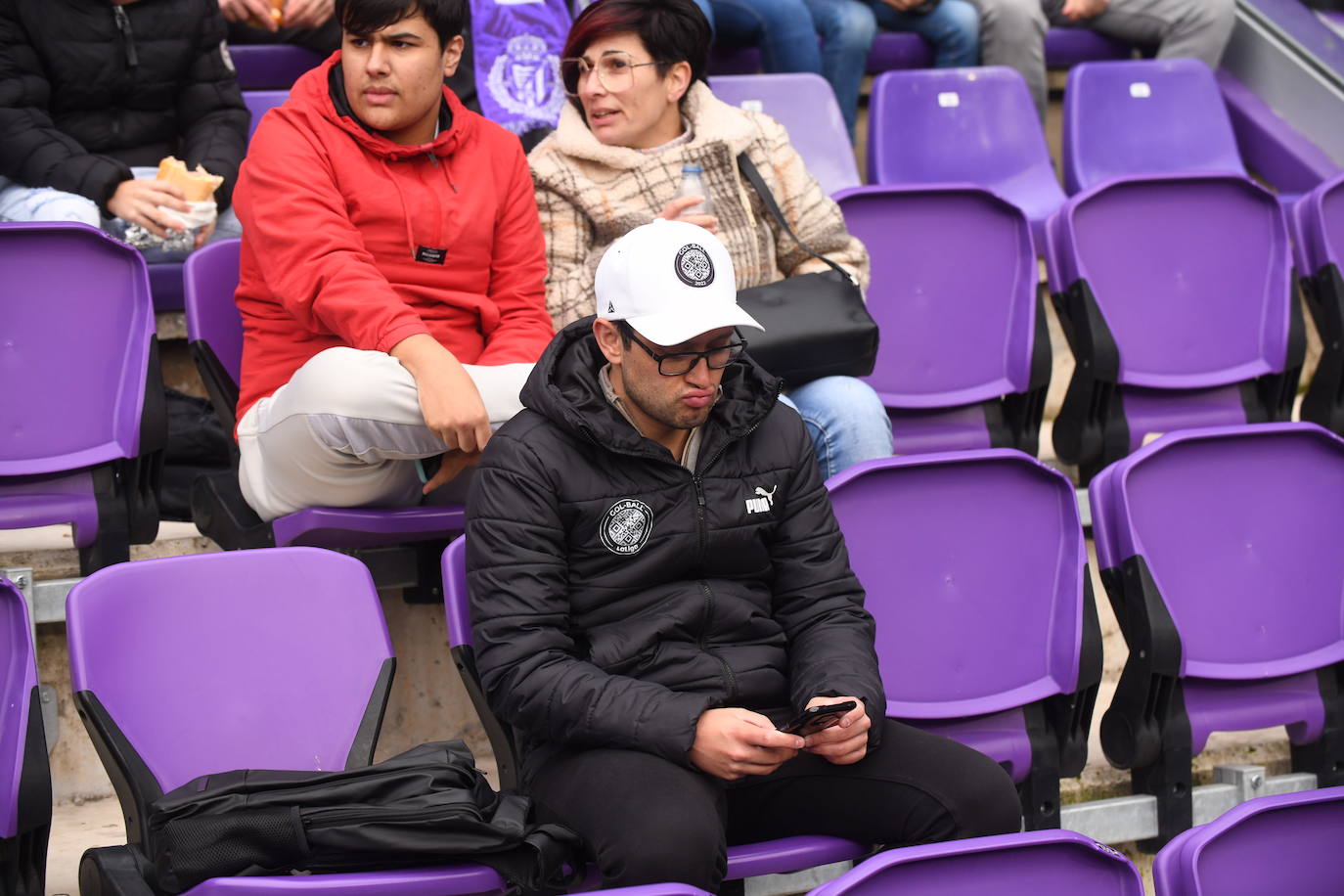 Fotos: Búscate en la grada del Real Valladolid-Rayo Vallecano (3/4)