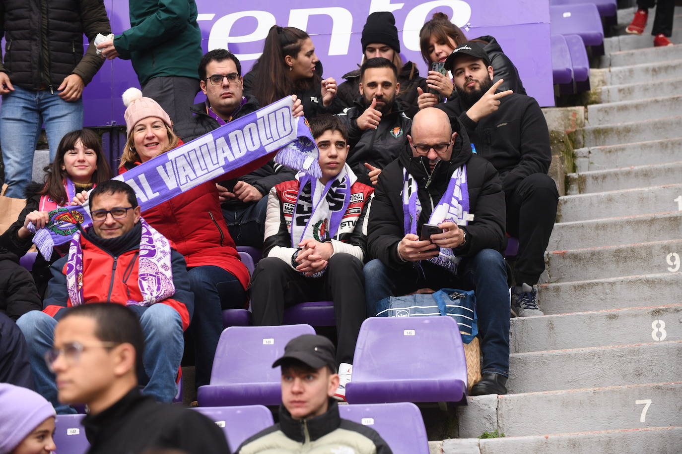 Fotos: Búscate en la grada del Real Valladolid-Rayo Vallecano (3/4)