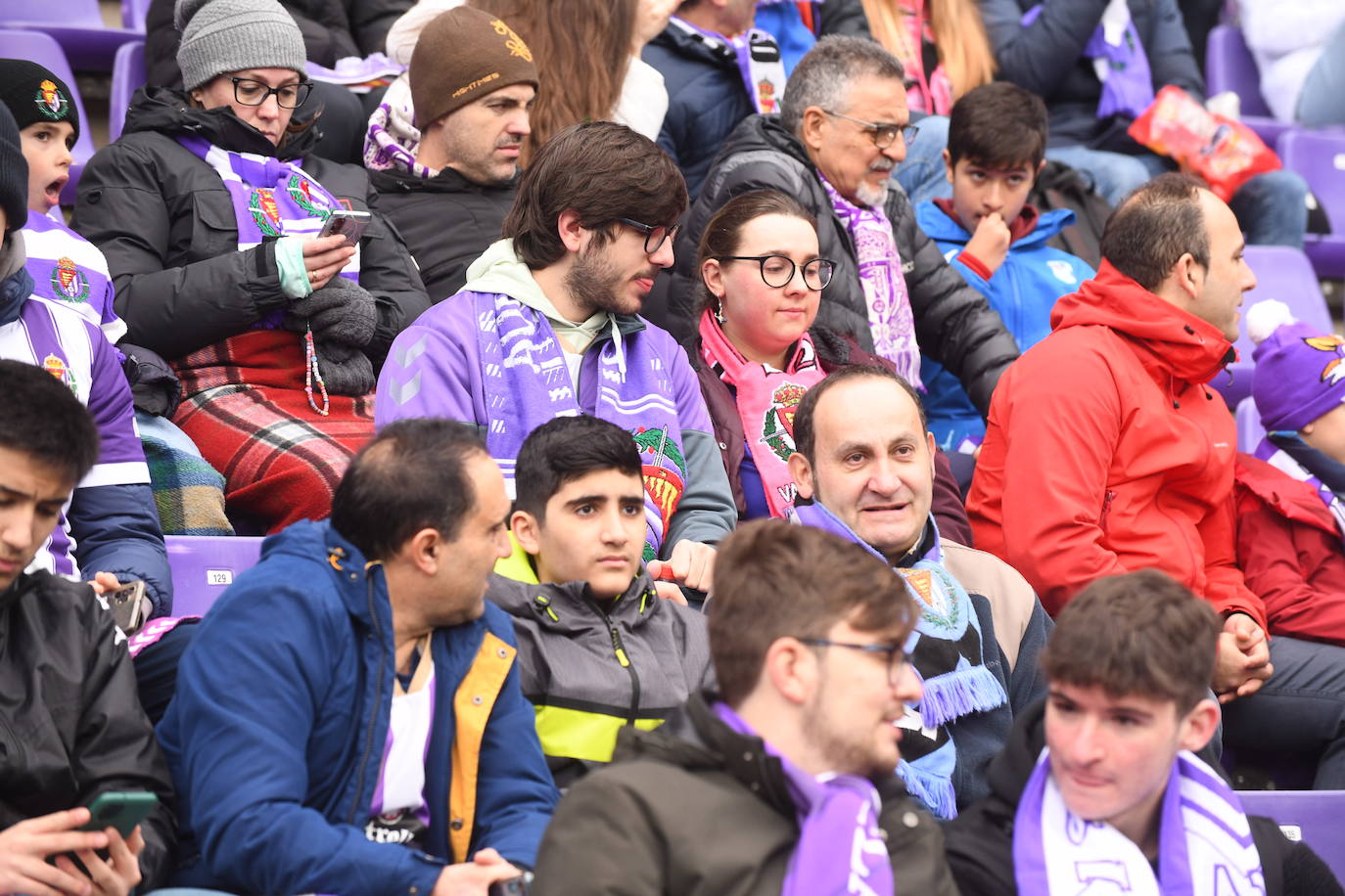 Fotos: Búscate en la grada del Real Valladolid-Rayo Vallecano (3/4)