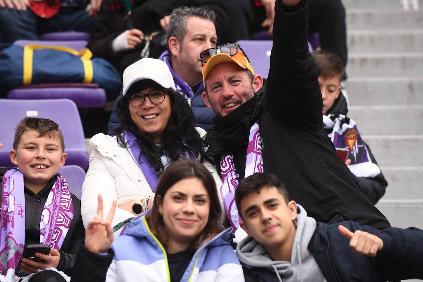 Fotos: Búscate en la grada del Real Valladolid-Rayo Vallecano (3/4)
