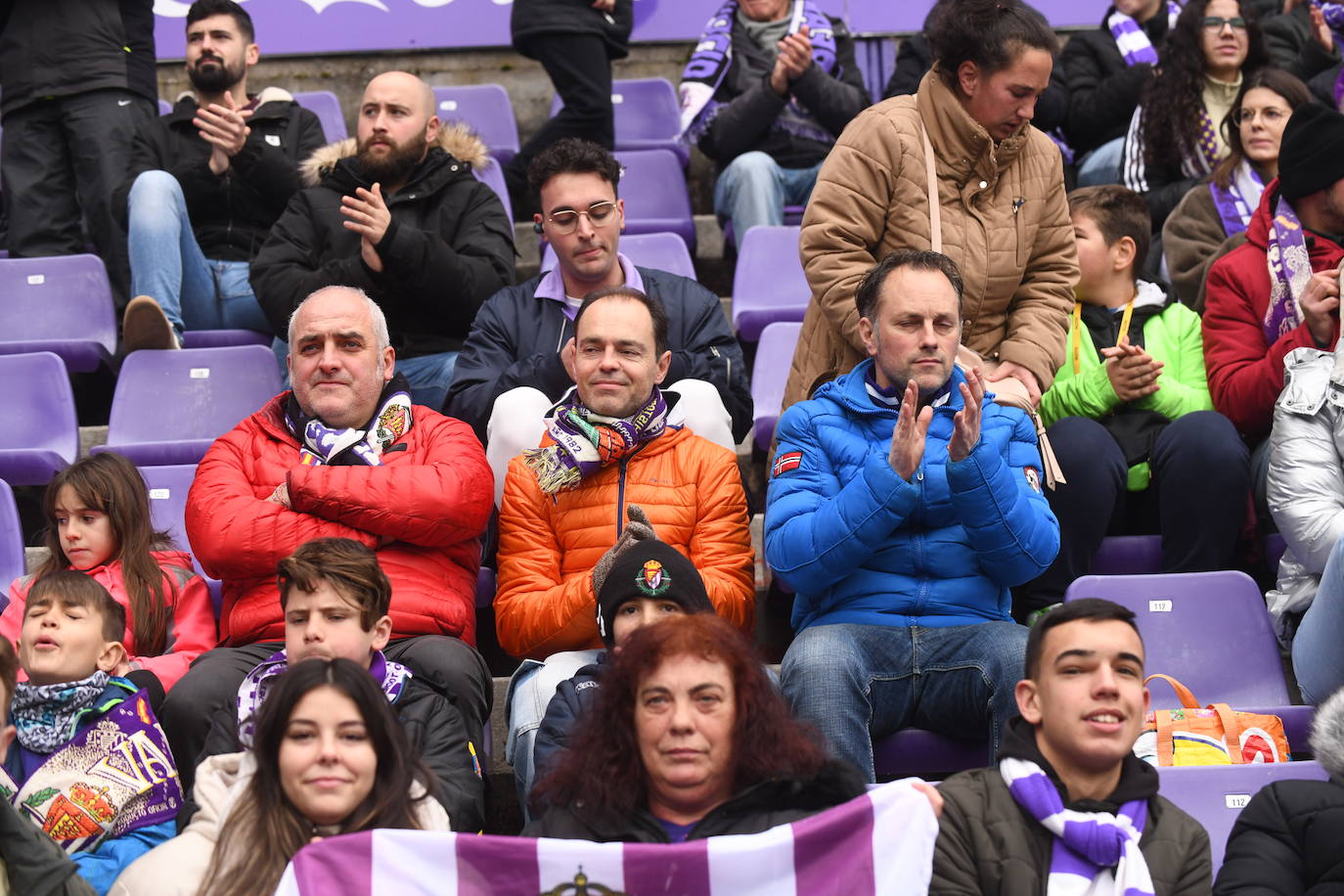 Fotos: Búscate en la grada del Real Valladolid-Rayo Vallecano (3/4)