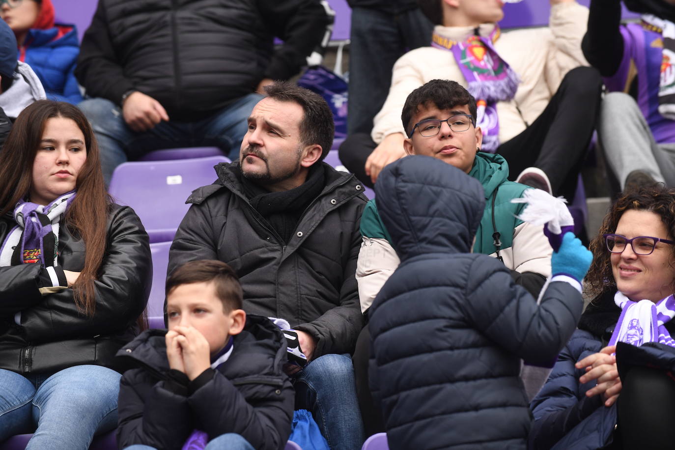 Fotos: Búscate en la grada del Real Valladolid-Rayo Vallecano (3/4)