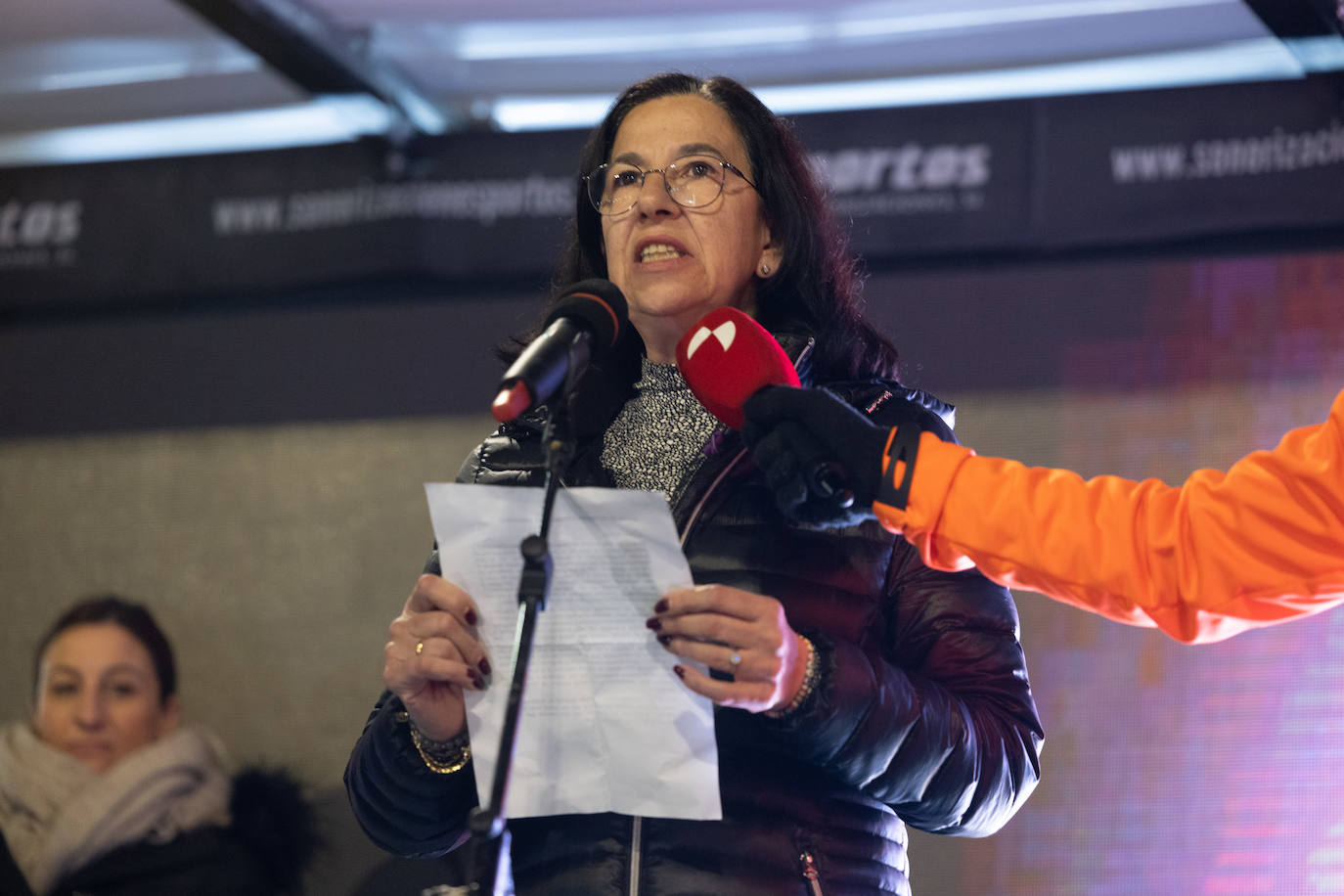 Participantes del desfile de antorchas de Valladolid en Pingüinos