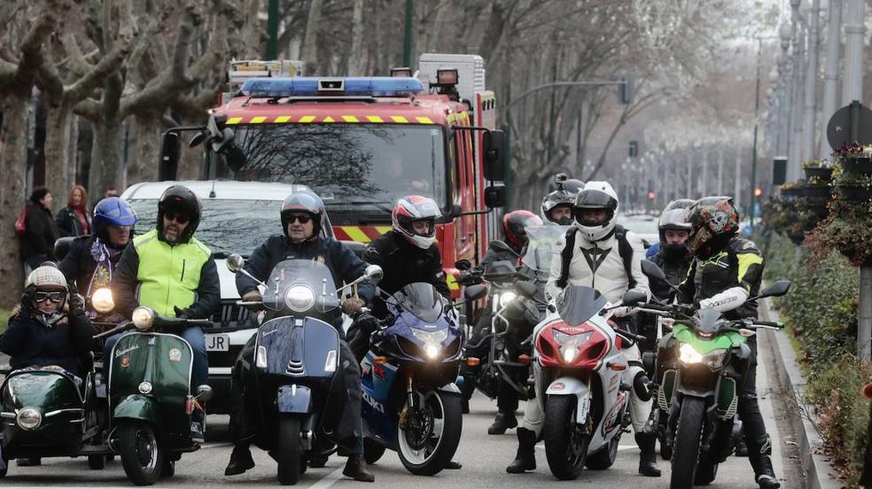 Desfile de banderas en Pingüinos 2023 (1/4)