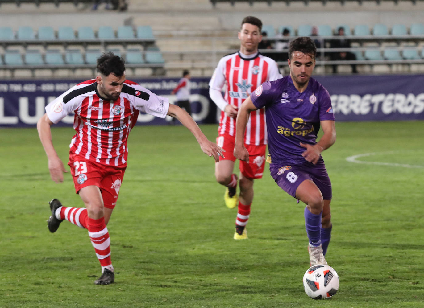 El conjunto palentino se lleva el derbi regional en La Balastera