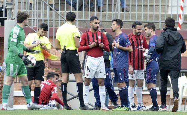 La Segoviana acabó el partido con dos jugadores menos. 