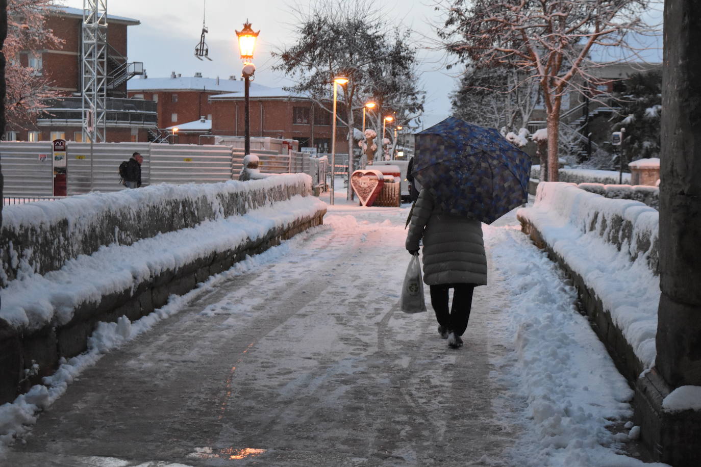 Fotos: La nieve cubre Aguilar de Campoo y sus entornos