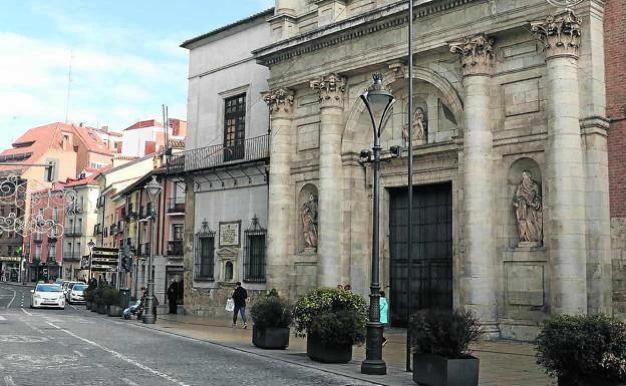 Fachada de la iglesia de las Angustias de Valladolid.