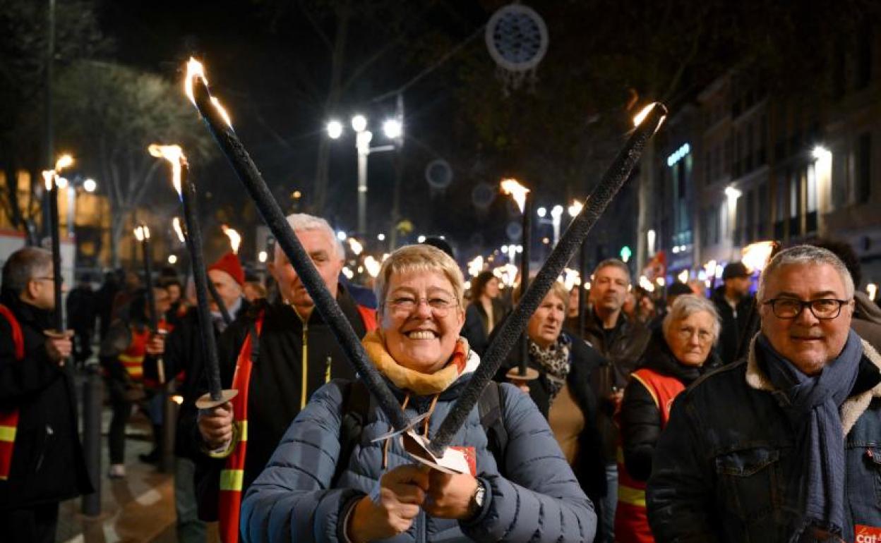 Marsella ya celebró el martes una marcha de antorchas contra la reforma de las pensiones. 