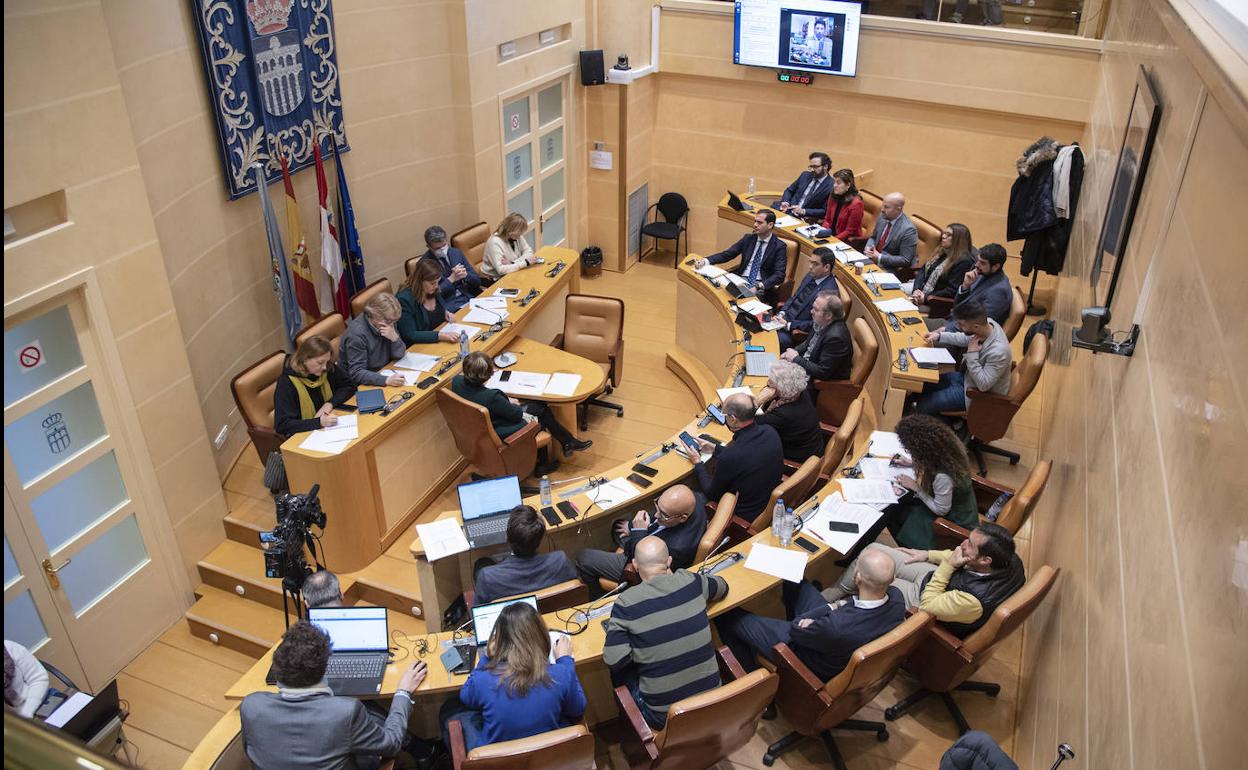 El salón de plenos durante la sesión extraordinaria de este miércoles. 